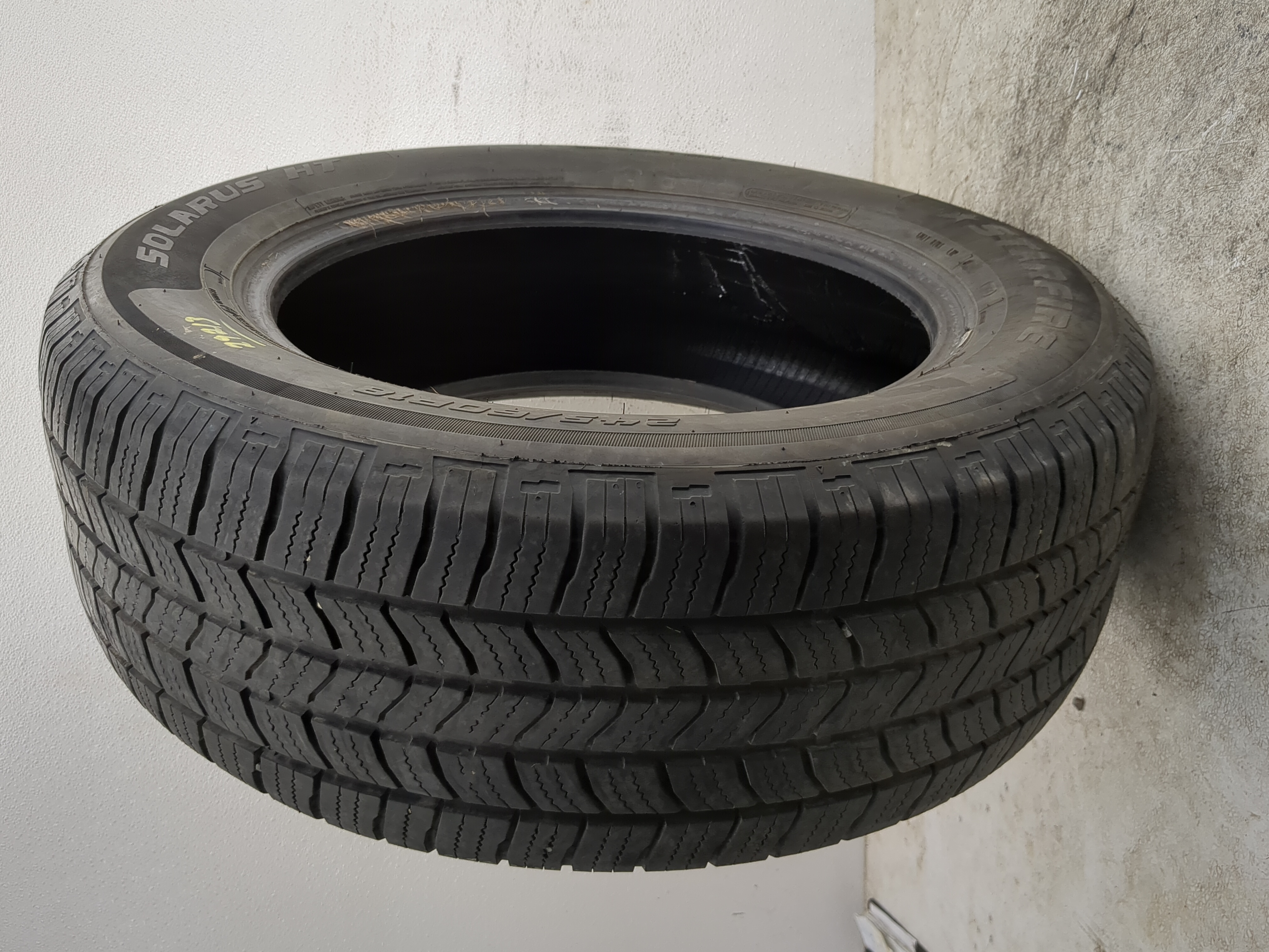 Picture of Used Tire 245/60R18 STARFIRE SOLARUS A/S HT 105H - Tread Depth 7/32