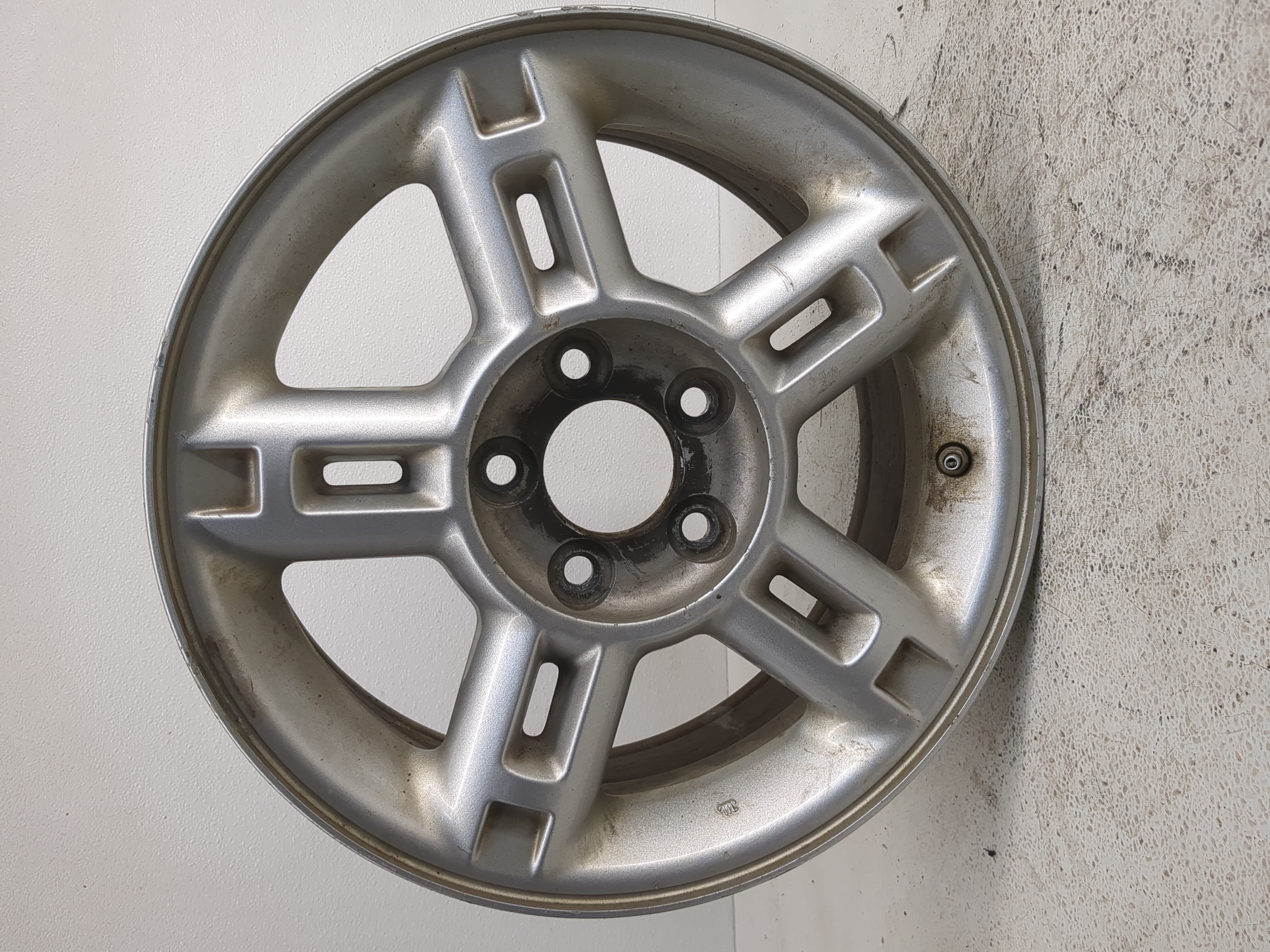 2004-2005 Ford Explorer Oem Wheel Rim 1226536 - Oemusedautoparts1.com