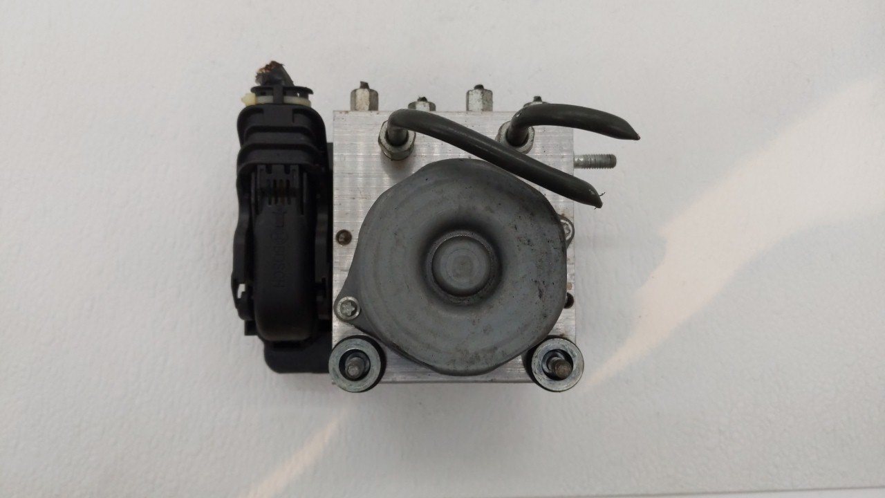 2016-2017 Nissan Altima Abs Pump Control Module 138144 - Oemusedautoparts1.com