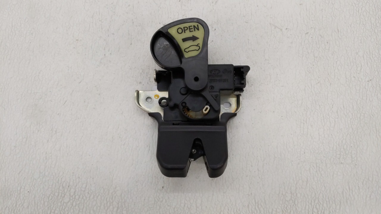 2012 Hyundai Genesis Lid Latch 141658 - Oemusedautoparts1.com