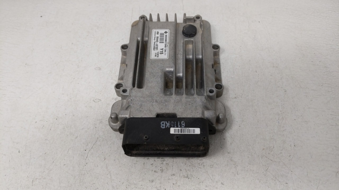 2012-2014 Hyundai Genesis Chassis Control Module Ccm Bcm Body Control 181684 - Oemusedautoparts1.com