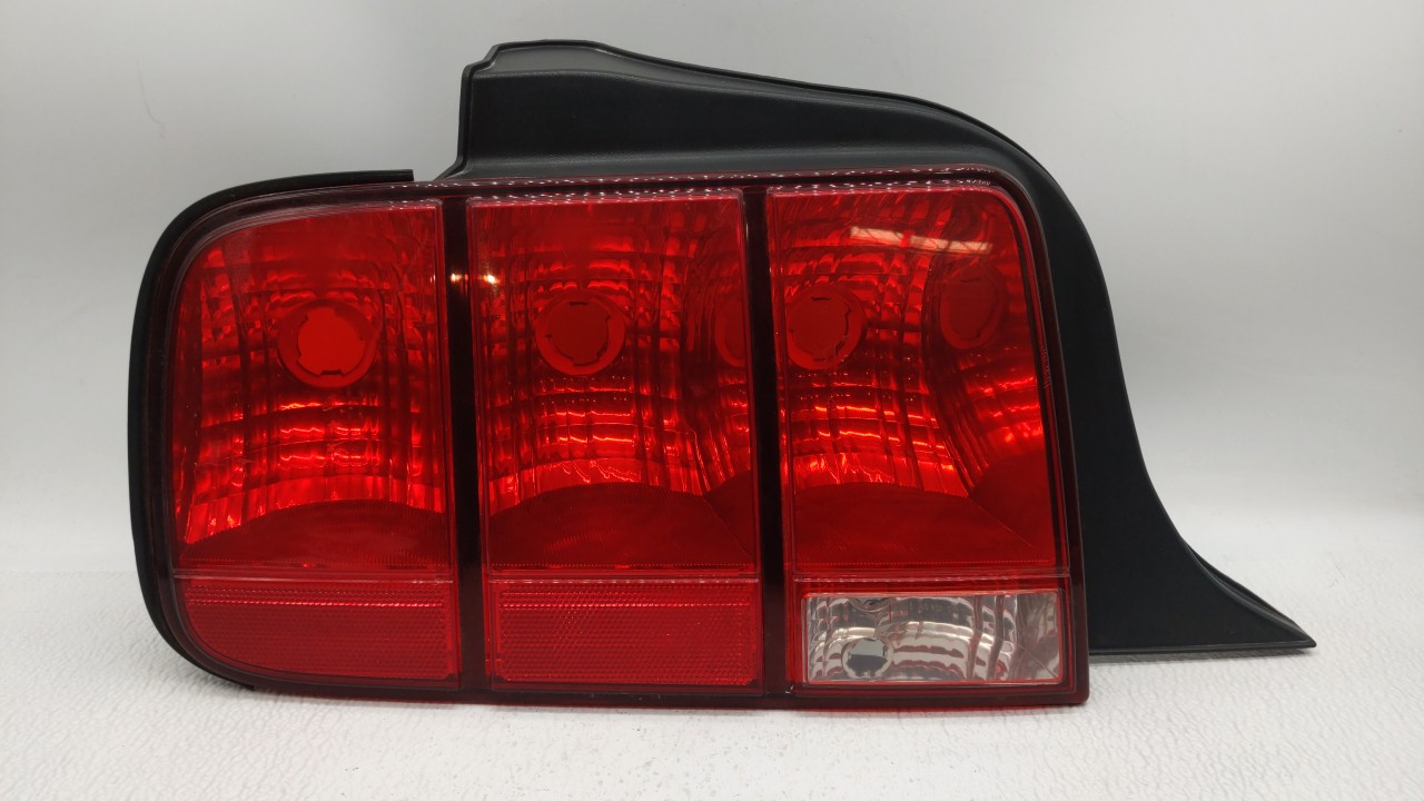 Picture of 2005-2009 Ford Mustang Driver Left Side Tail Light Taillight Oem 188666