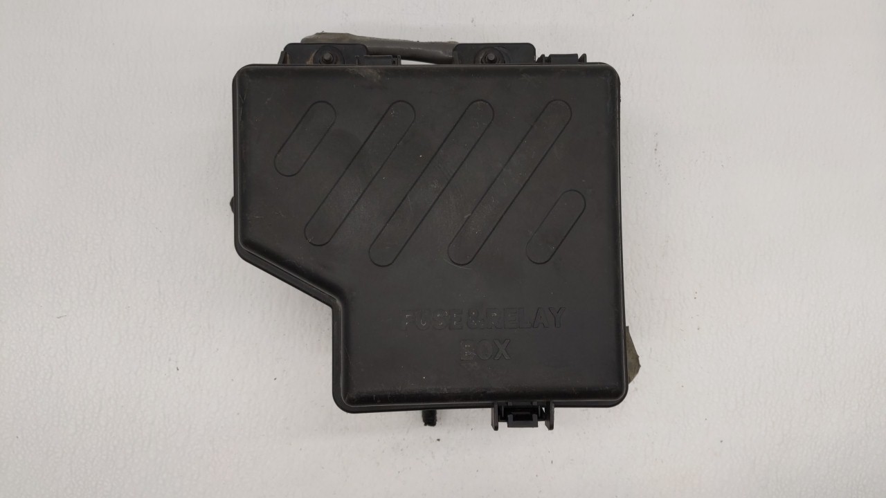 2010-2012 Hyundai Santa Fe Fusebox Fuse Box Relay Module 201205 - Oemusedautoparts1.com