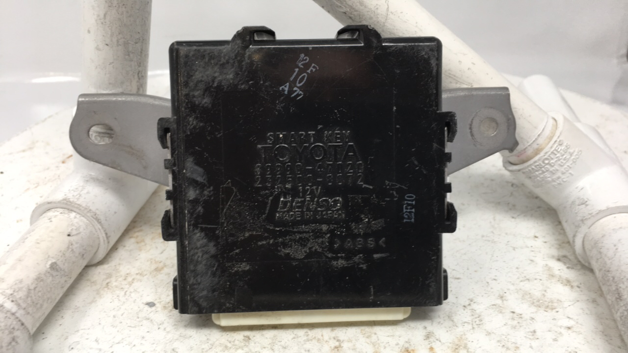 Picture of 2004-2005 Prius Toyota Srs Safety Restraint System Module 89990-47020 21141