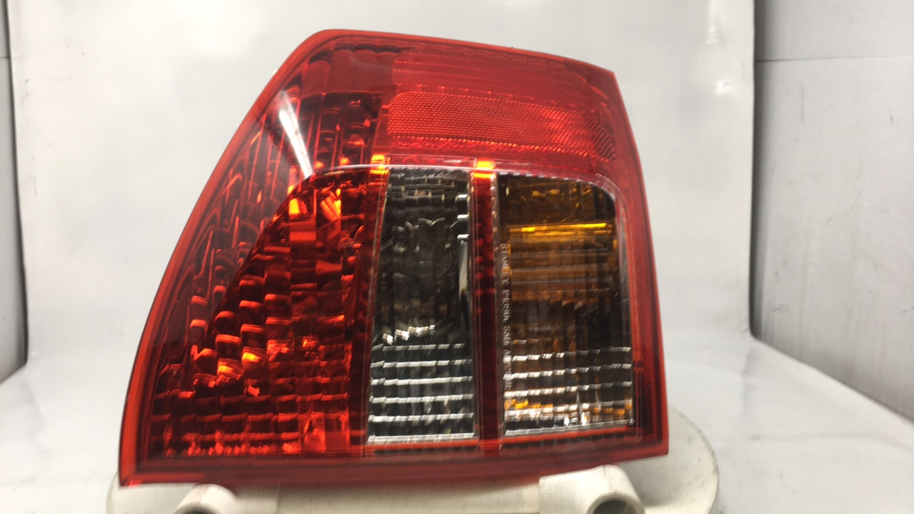 2002-2004 Isuzu Axiom Driver Left Side Tail Light Taillight Oem 22321 - Oemusedautoparts1.com
