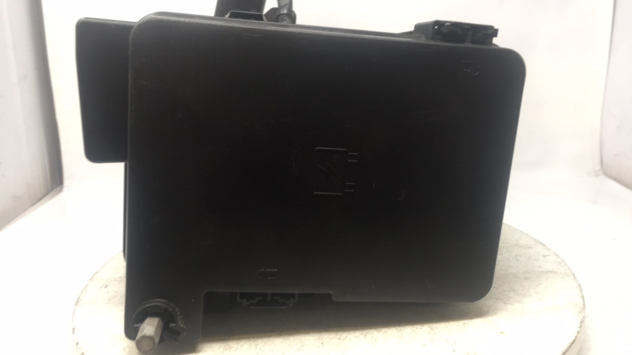 Picture of 2016-2017 Gmc Terrain Fusebox Fuse Box Relay Module 84080470_01 126743