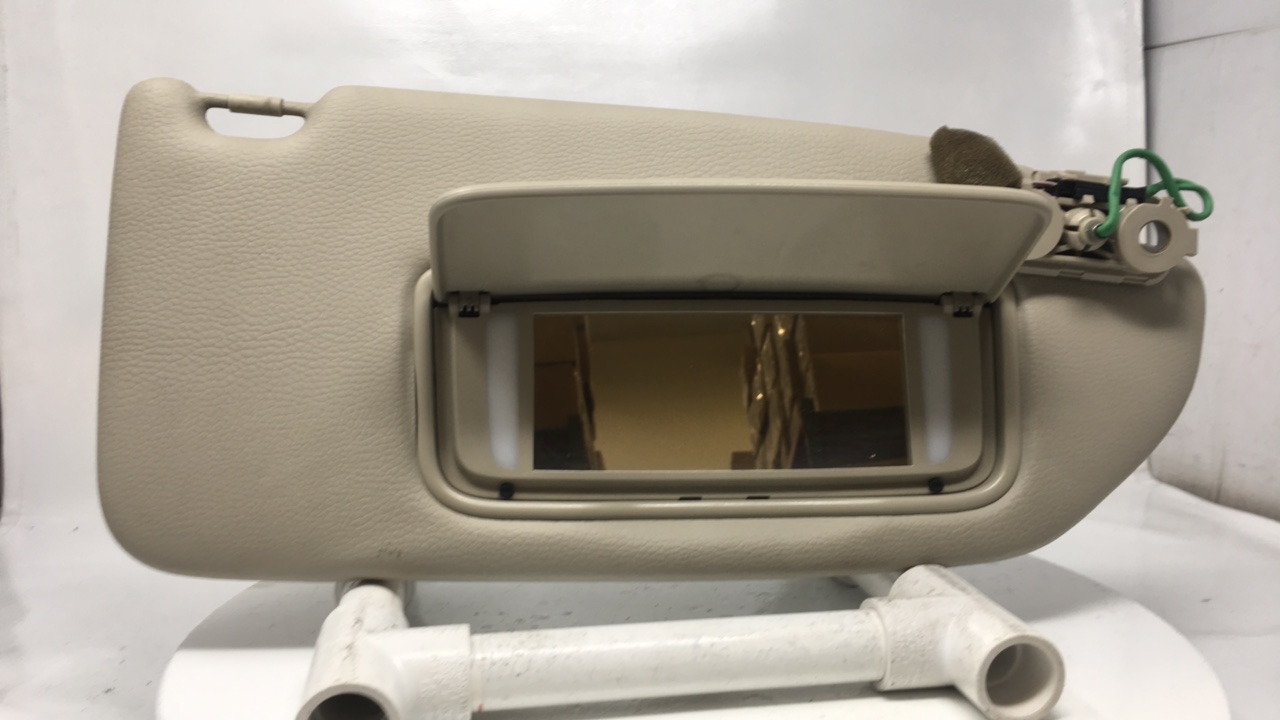 2004 Volvo V70 Passenger Right Sun Visor Sunvisor Ivory 25593 - Oemusedautoparts1.com
