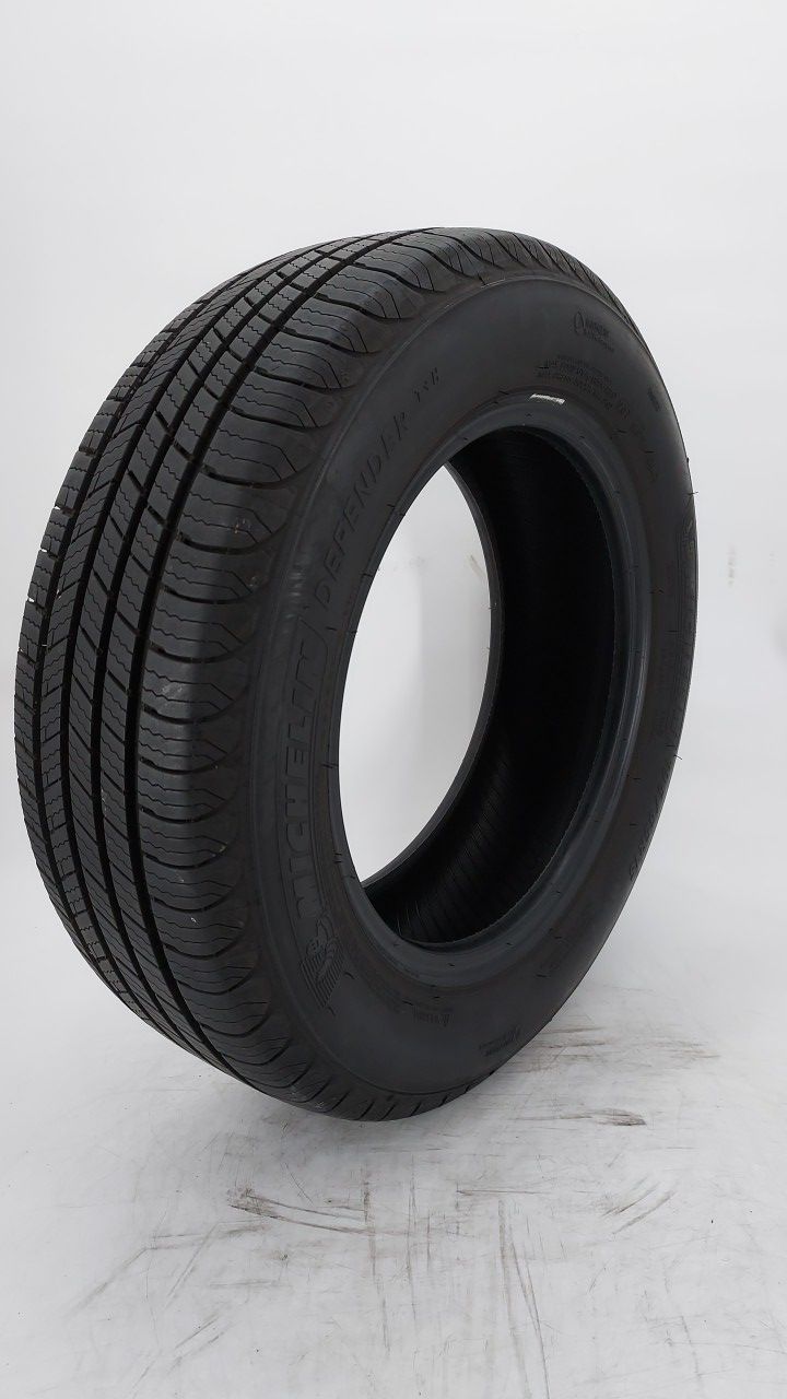 Used Tire 195/65R15 MICHELIN DEFENDER T+H 91H All Season - Tread Depth 10/32 - Oemusedautoparts1.com