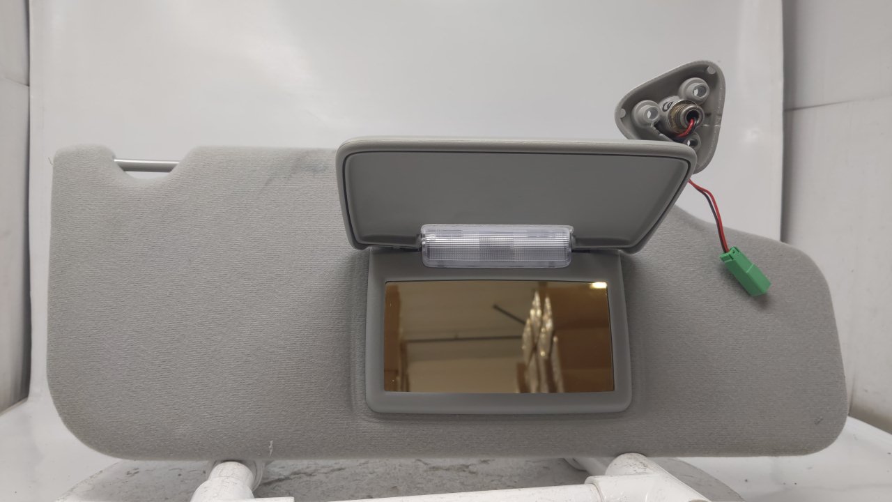 Picture of 05 06 07 FORD FIVE HUNDRED PASSENGER SUN VISOR SUNVISOR SHADE SIDE GRAY 14A810