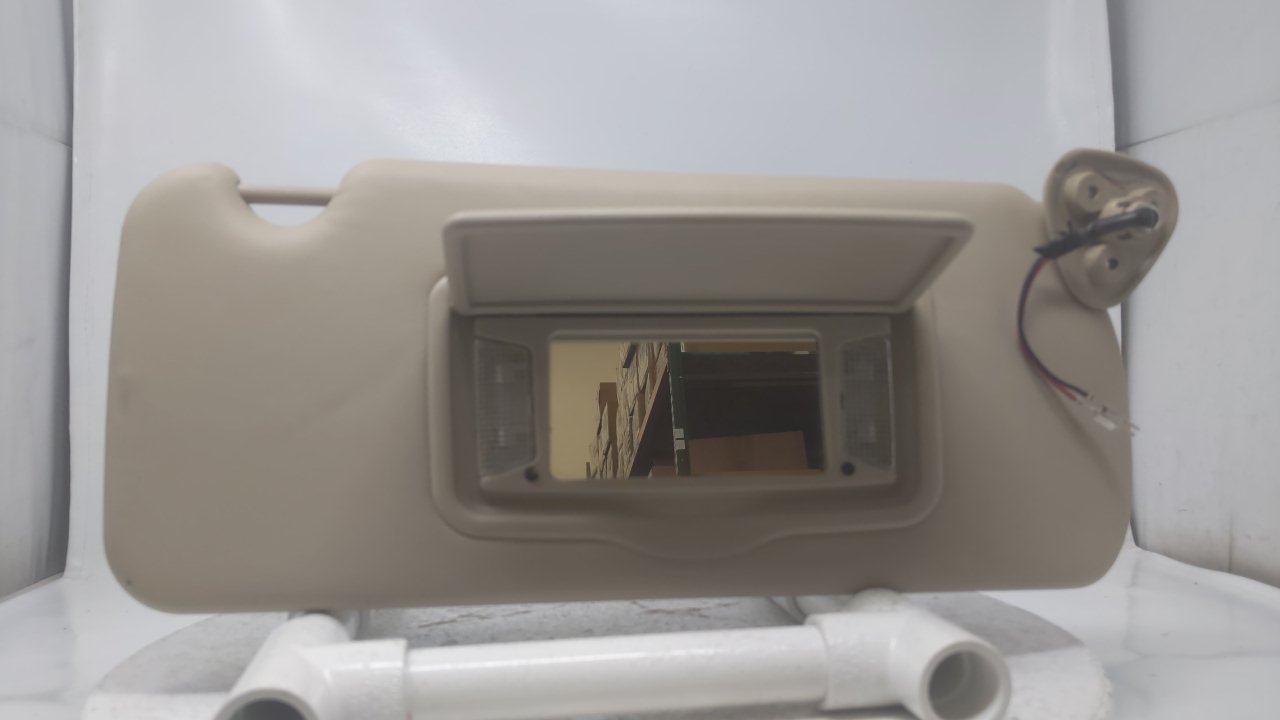 04 05 06 07 08 09 CADILLAC SRX PASSENGER SUN VISOR SUNVISOR SHADE OEM TAN 15X491 - Oemusedautoparts1.com