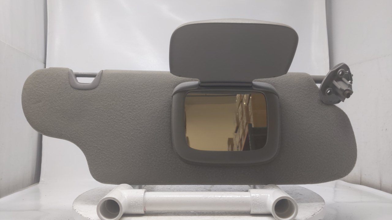96 97 98 99 FORD TAURUS PASSENGER SIDE SUN VISOR SUNVISOR MIRROR GRAY 13Y352 - Oemusedautoparts1.com