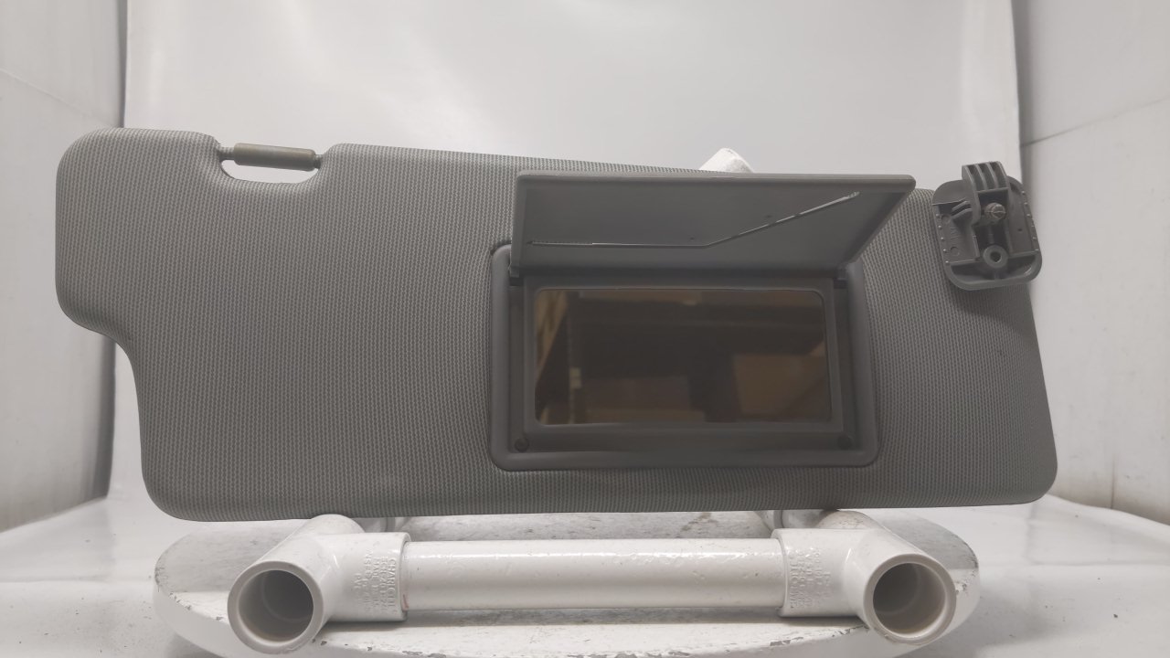 04 05 06 07 08 Suzuki Reno Sun Visor Shade Passenger Side Gray 12C399 - Oemusedautoparts1.com