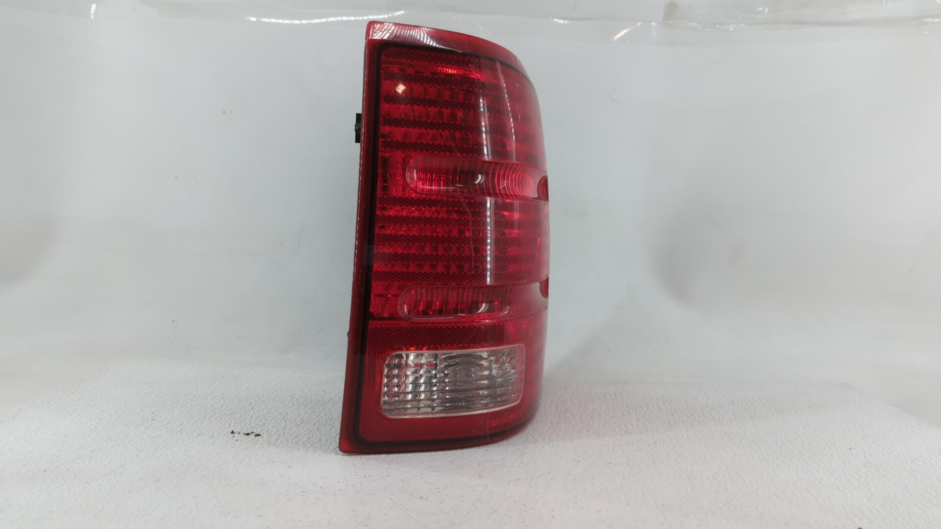 2002-2005 Ford Explorer Passenger Right Side Tail Light Taillight Oem 298638 - Oemusedautoparts1.com