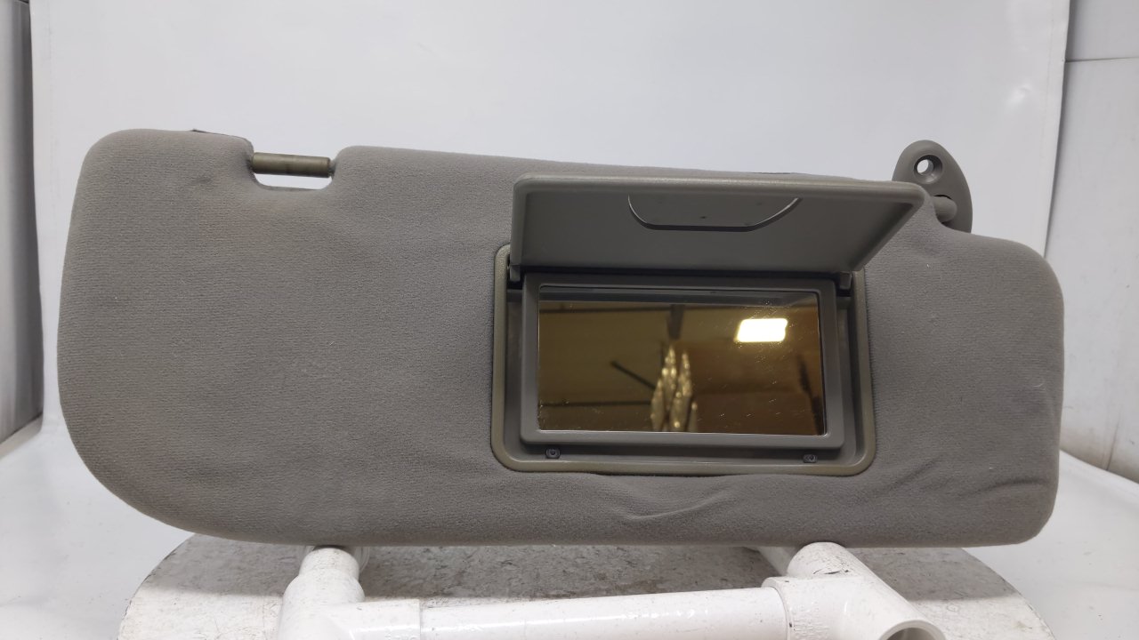 04 05 06 SUZUKI VERONA PASSENGER SIDE SUN VISOR SUNVISOR MIRROR GRAY 14Q322 - Oemusedautoparts1.com