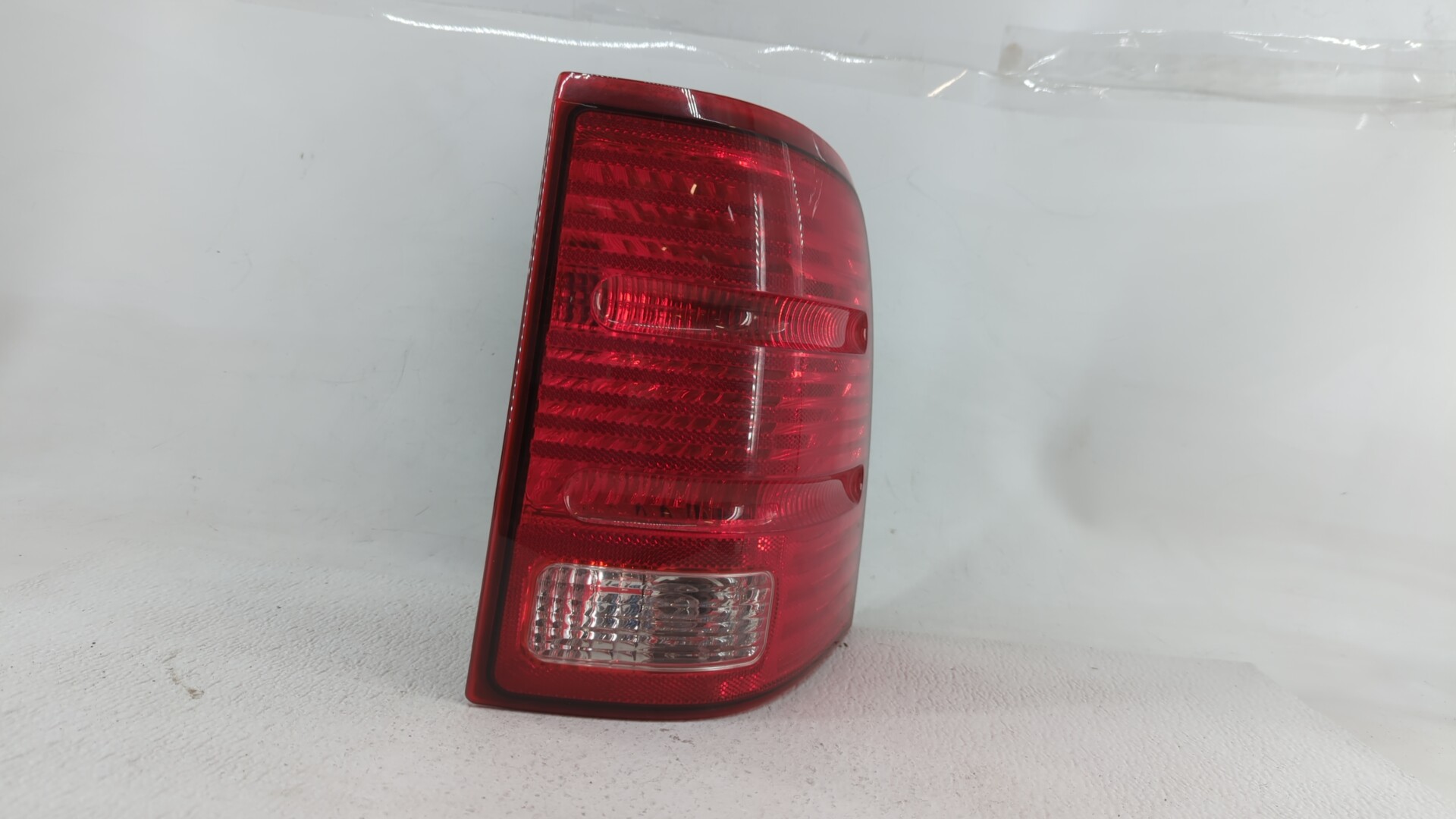 2002-2005 Ford Explorer Passenger Right Side Tail Light Taillight Oem 300597 - Oemusedautoparts1.com