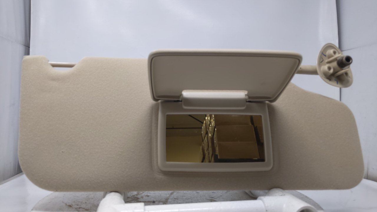 08 09 FORD TAURUS SUN VISOR SUNVISOR PASSENGER SIDE BEIGE 11Z651 - Oemusedautoparts1.com