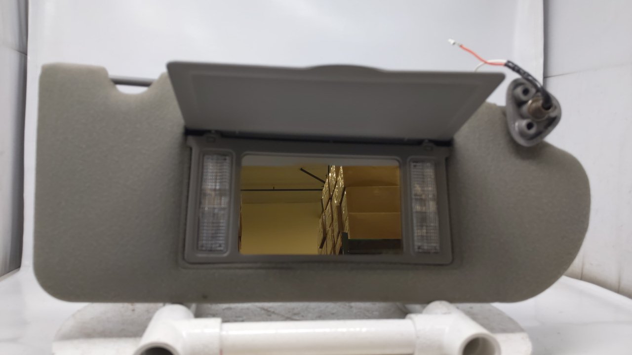 Picture of 04 05 06 07 08 Pontiac Grand Prix Passenger Sun Visor Sunvisor Shade Gray 12C987