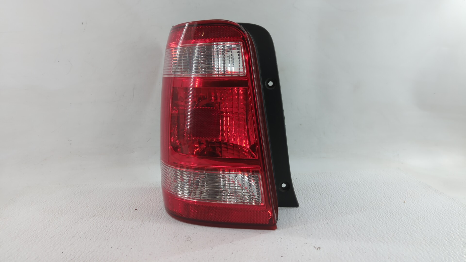 Picture of 2008-2012 Ford Escape Driver Left Side Tail Light Taillight Oem 301423