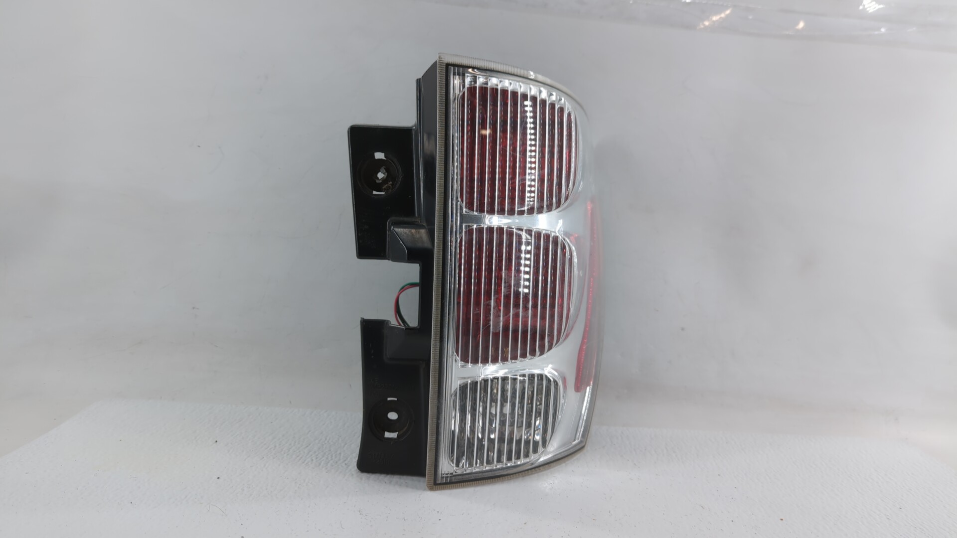 Picture of 2005 Chevrolet Equinox Passenger Right Side Tail Light Taillight Oem 304439