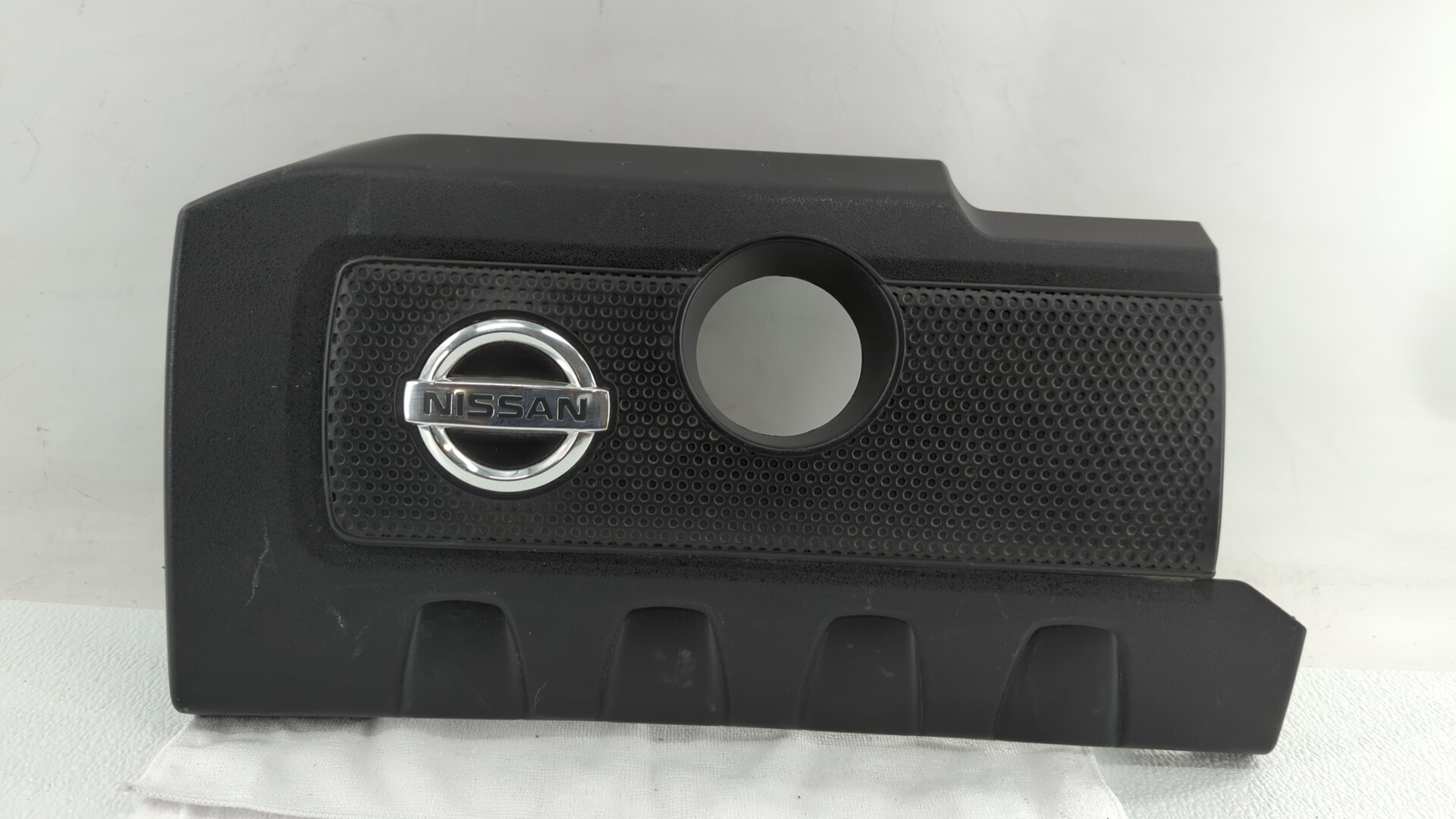 Picture of 2015 Nissan Sentra Engine Cover 304497