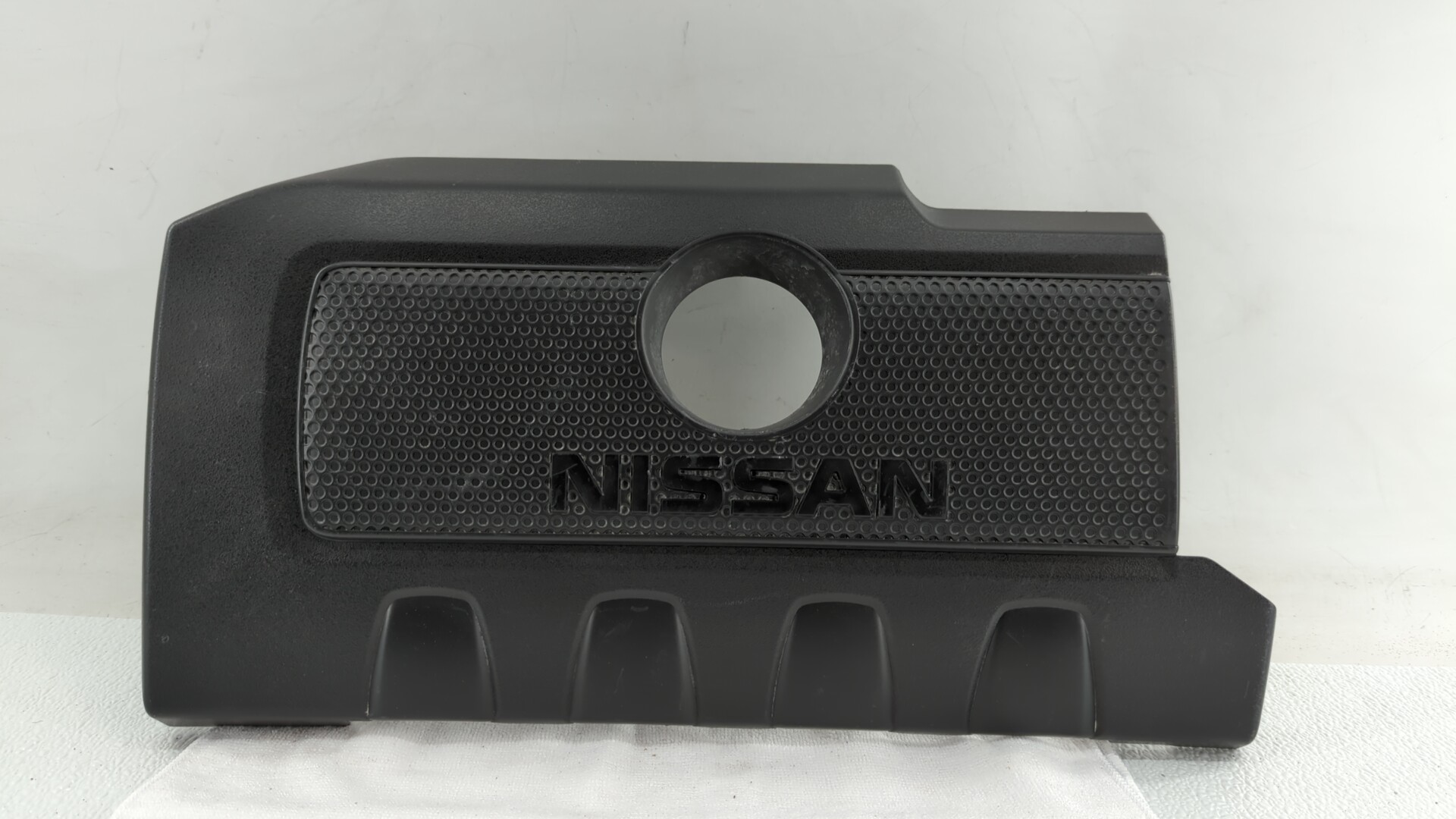 Picture of 2015 Nissan Sentra Engine Cover 304557