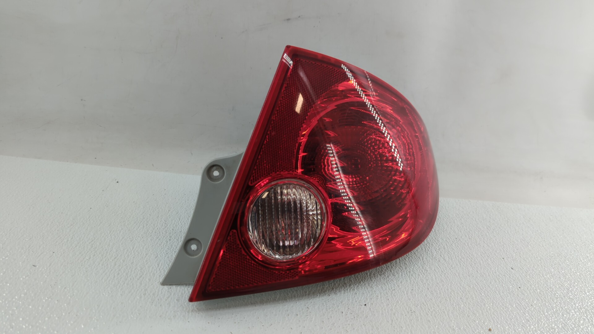 Picture of 2005 Chevrolet Cobalt Passenger Right Side Tail Light Taillight Oem 306574