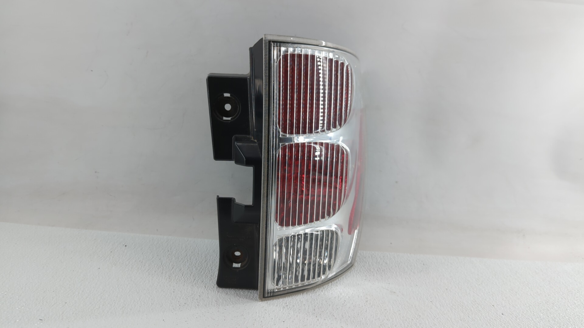 Picture of 2005 Chevrolet Equinox Passenger Right Side Tail Light Taillight Oem 306579