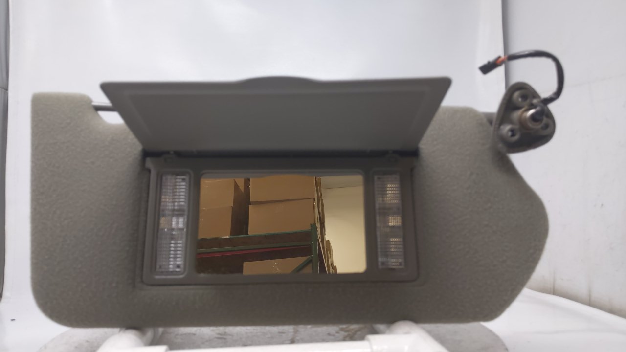 2000-2005 Chevrolet Impala Passenger Sunvisor Sun Visor Gray R8S02B18 - Oemusedautoparts1.com