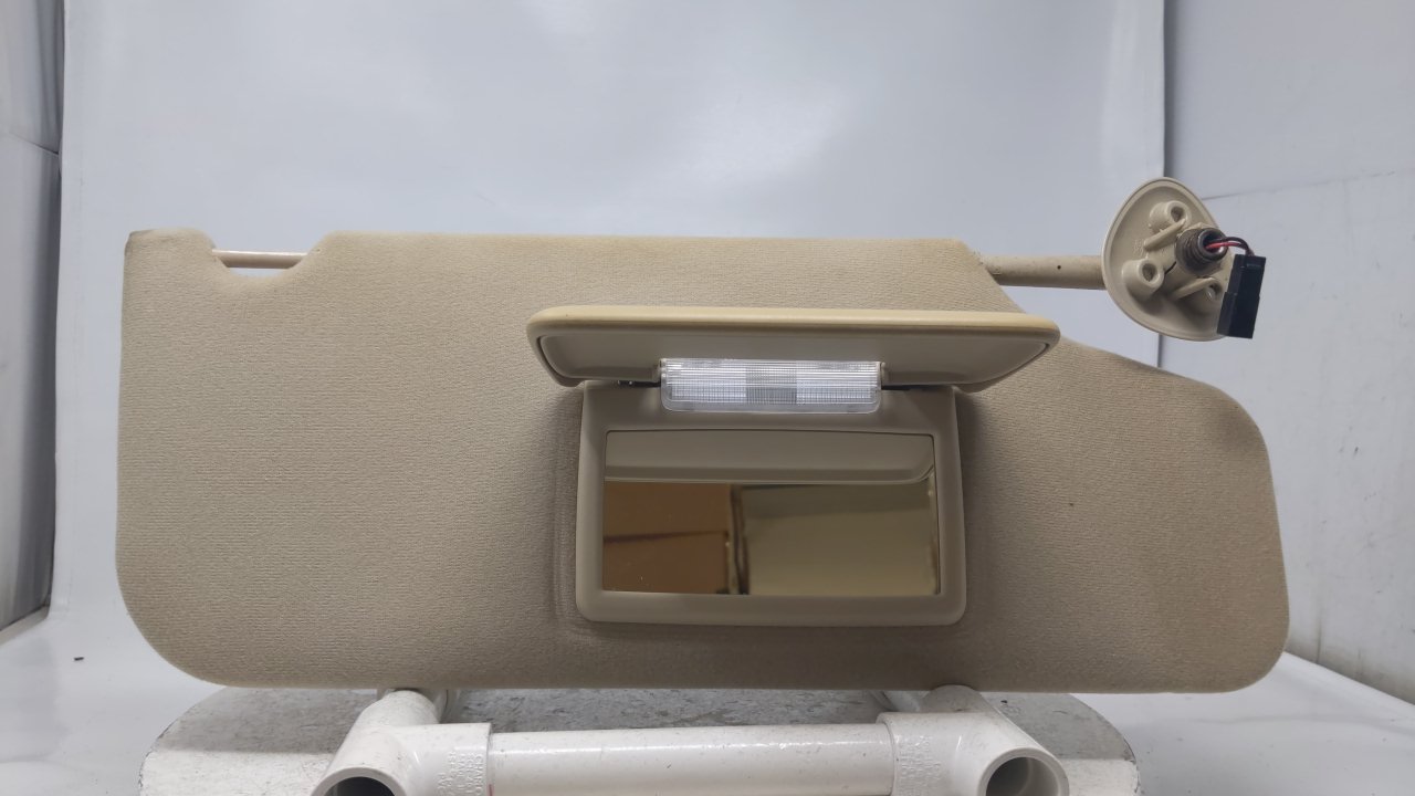 2000-2007 Ford Taurus Sun Visor Sunvisor Passenger Tan R9S21B06 - Oemusedautoparts1.com