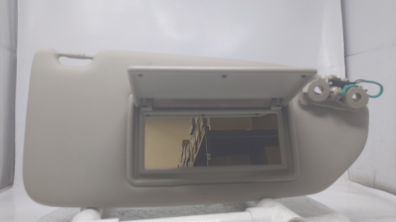 Picture of 2001 Volvo S60 Passenger Sun Visor Mirror Right Sunvisor Gray 31102