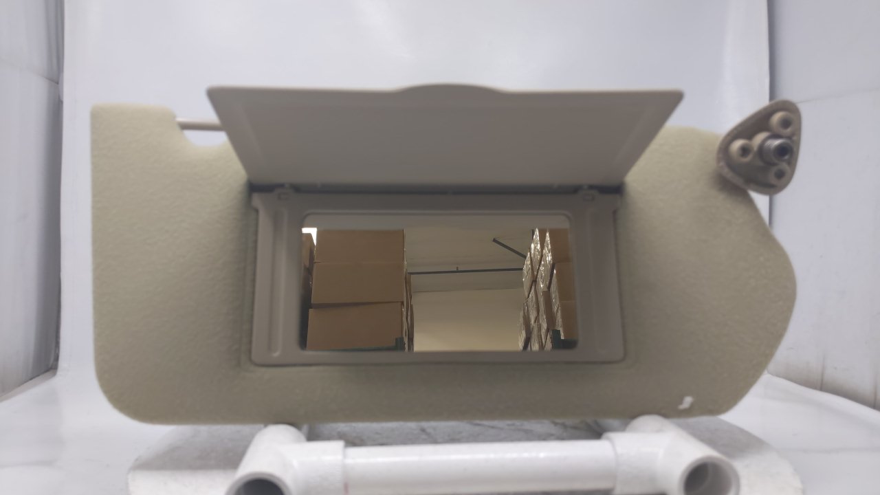 2000-2005 Chevrolet Monte Carlo Passenger Sun Visor Sunvisor Shade Beige R8S8B23 - Oemusedautoparts1.com