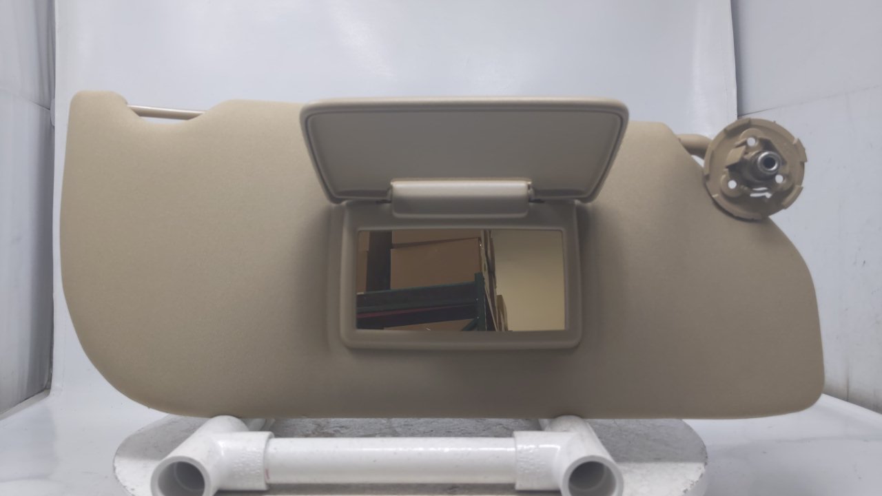 2005-2007 Buick Terraza Passenger Side Sun Visor Sunvisor Shade Tan R8S17B04 - Oemusedautoparts1.com
