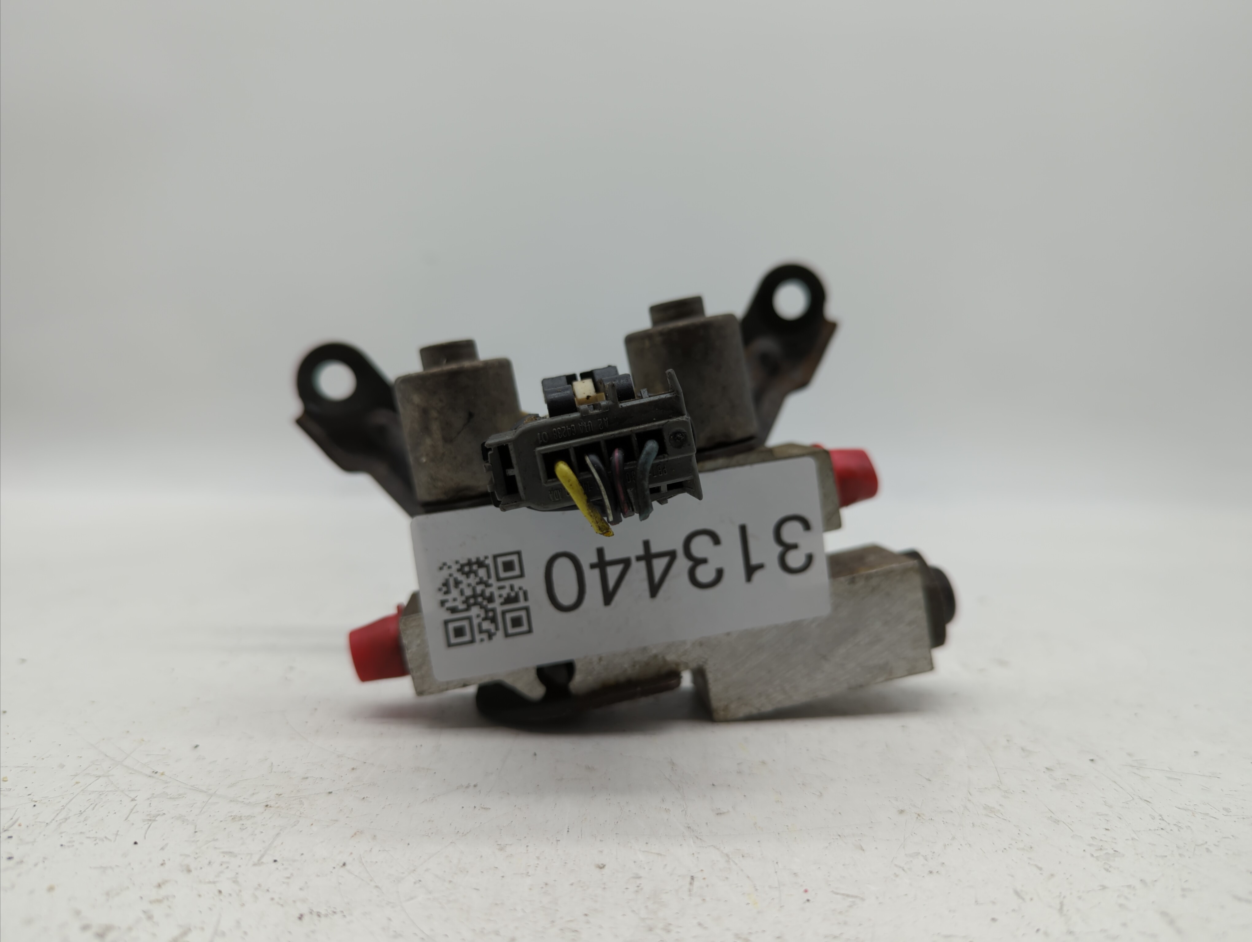 Picture of 2000 Mazda B2300 Abs Pump Control Module 313440