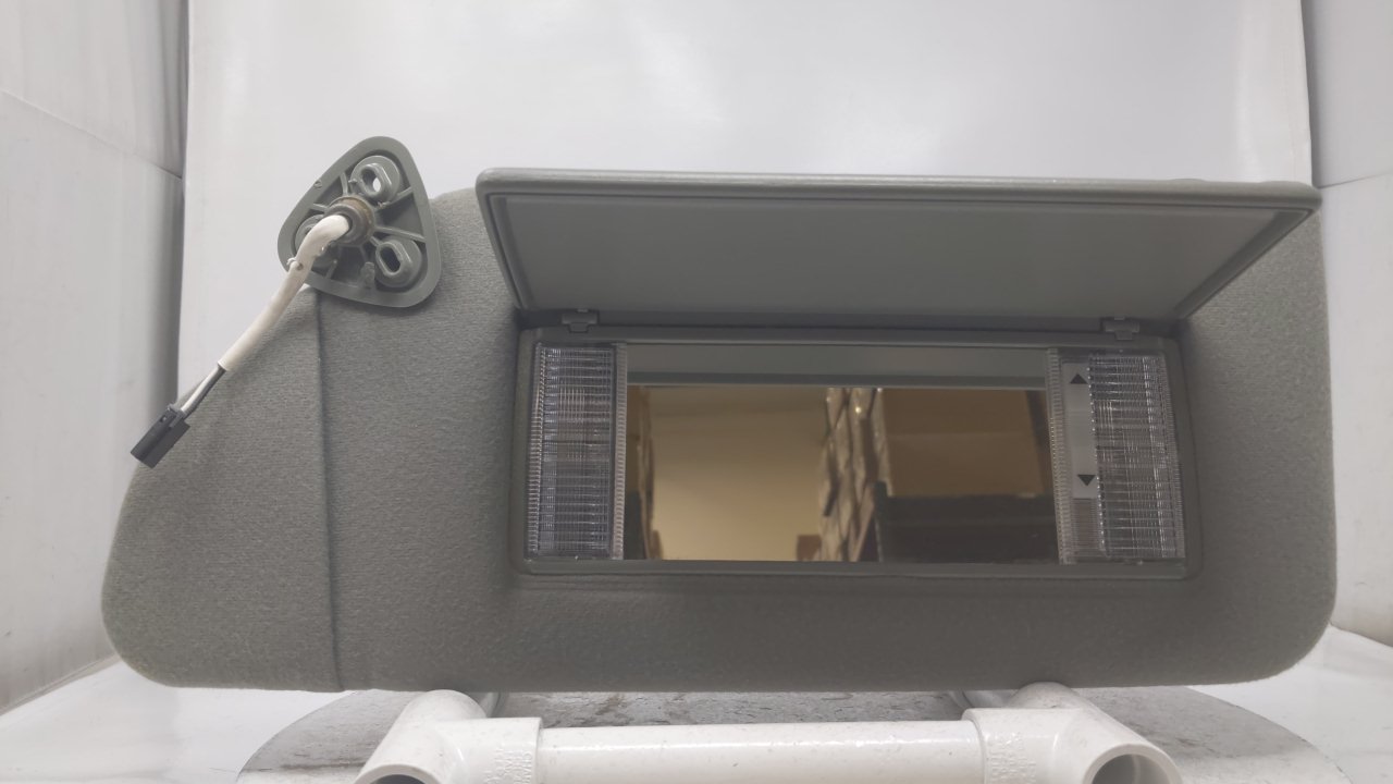 1992-1997 Cadillac Seville Driver Sun Visor Left Green R8S10B02 - Oemusedautoparts1.com