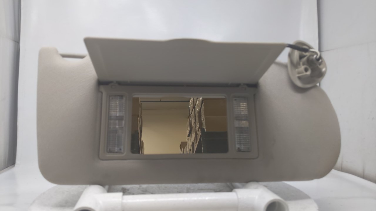 2004 Pontiac Grand Prix Passenger Sun Visor Mirror Right Sunvisor Gray 31467 - Oemusedautoparts1.com