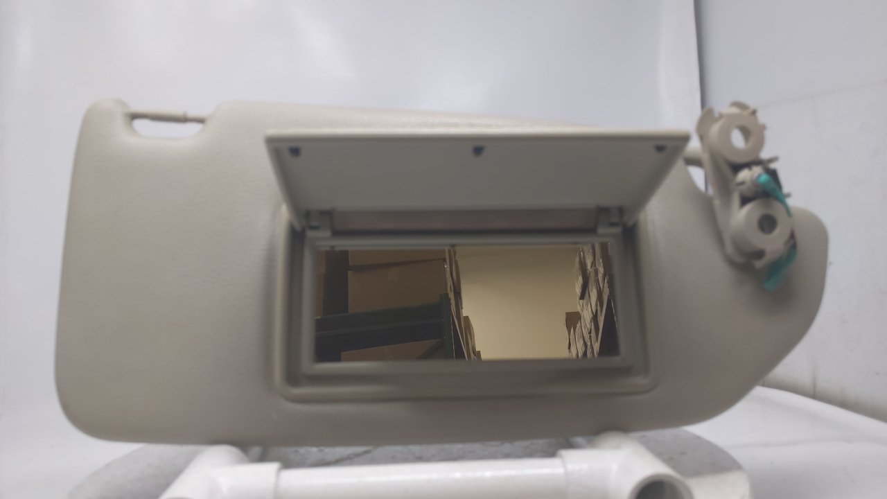 Picture of 2001 Volvo S60 Passenger Sun Visor Mirror Right Sunvisor Tan 31475