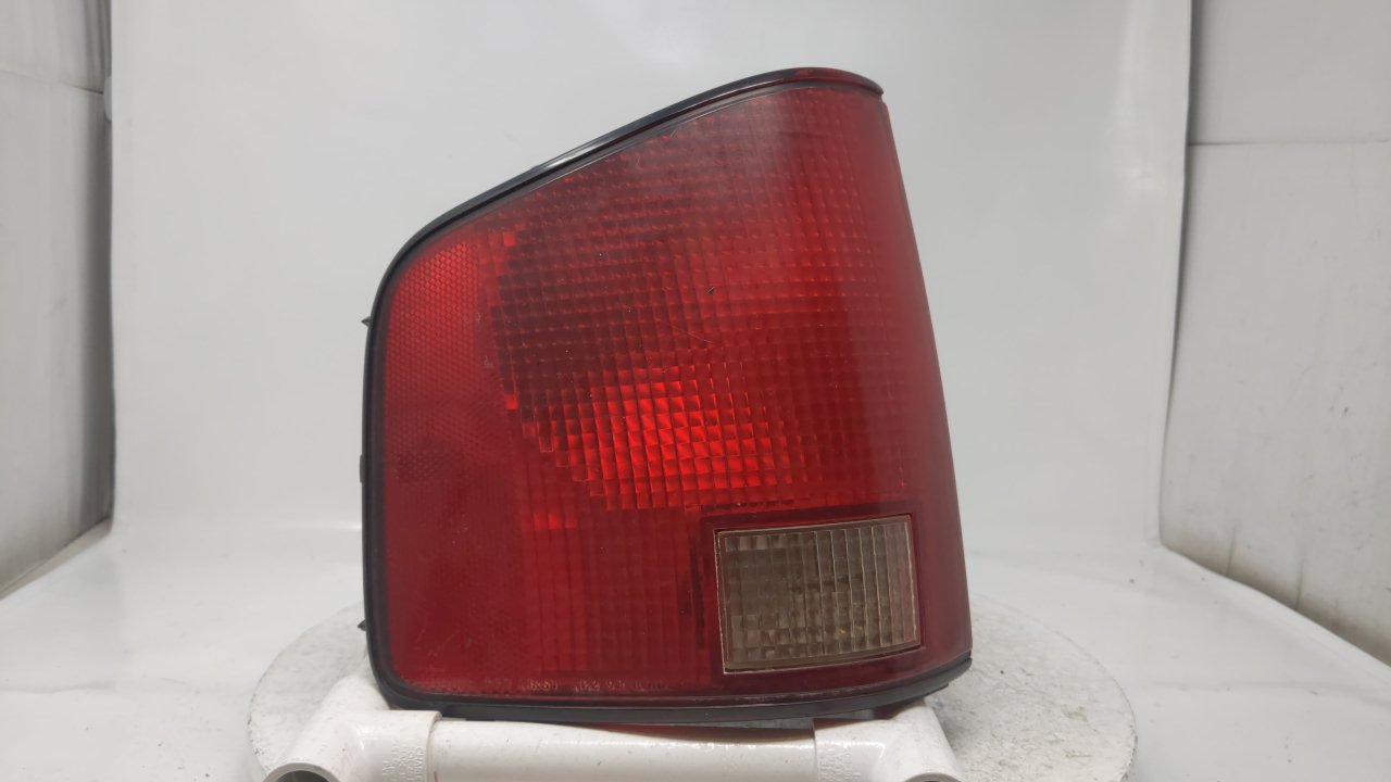 Picture of 1994-2001 Saab S10 Driver Side Tail Light Lamp R8S19B10