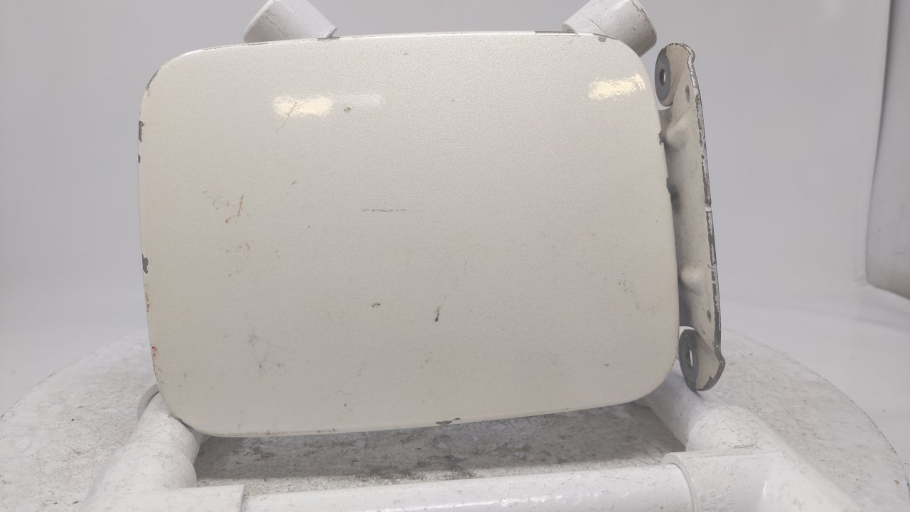 2003-2007 Cadillac Cts Fuel Tank Door Lid Gas Tank R8S19B17 - Oemusedautoparts1.com