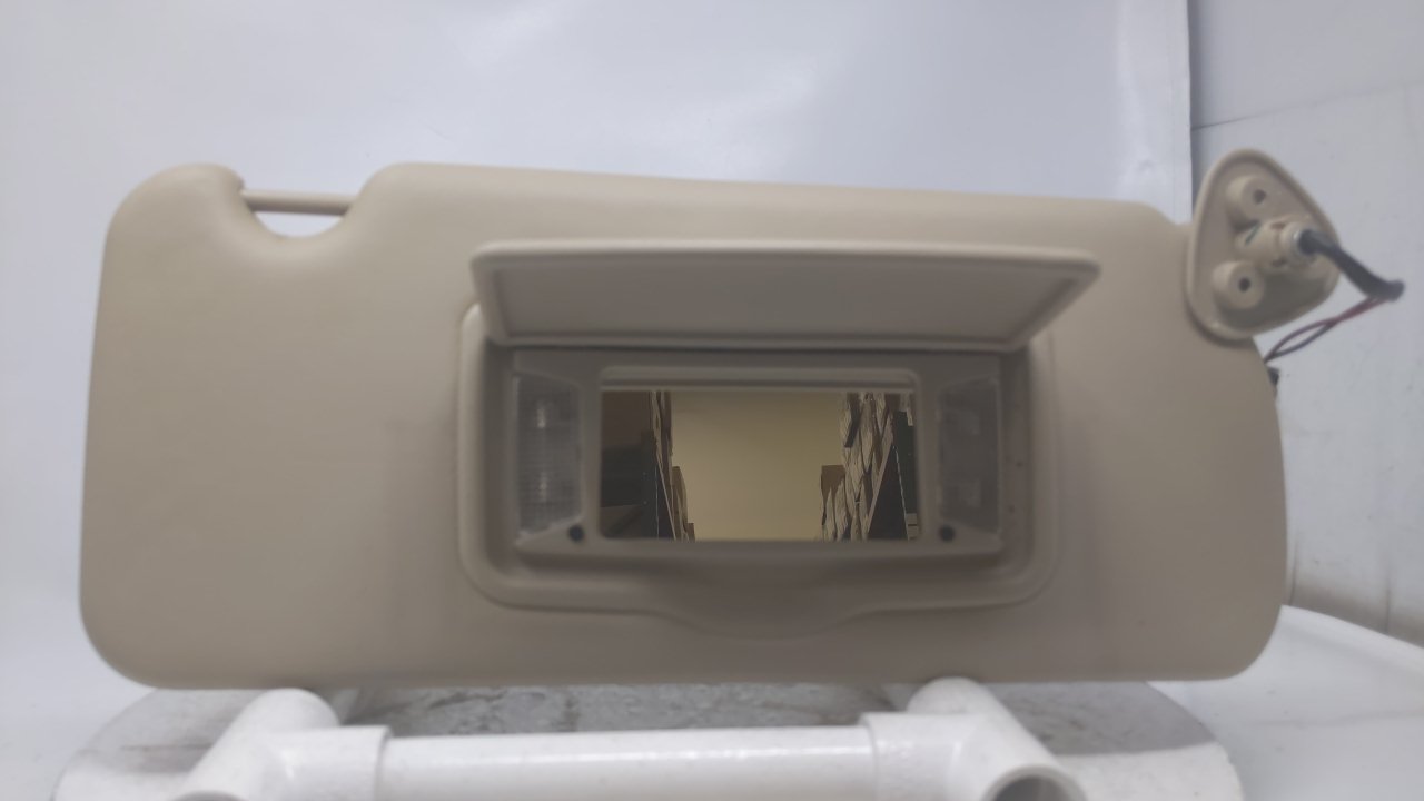 2003-2007 Cadillac Cts Passenger Sun Visor Sunvisor Shade Oem Tan R8S26B04 - Oemusedautoparts1.com