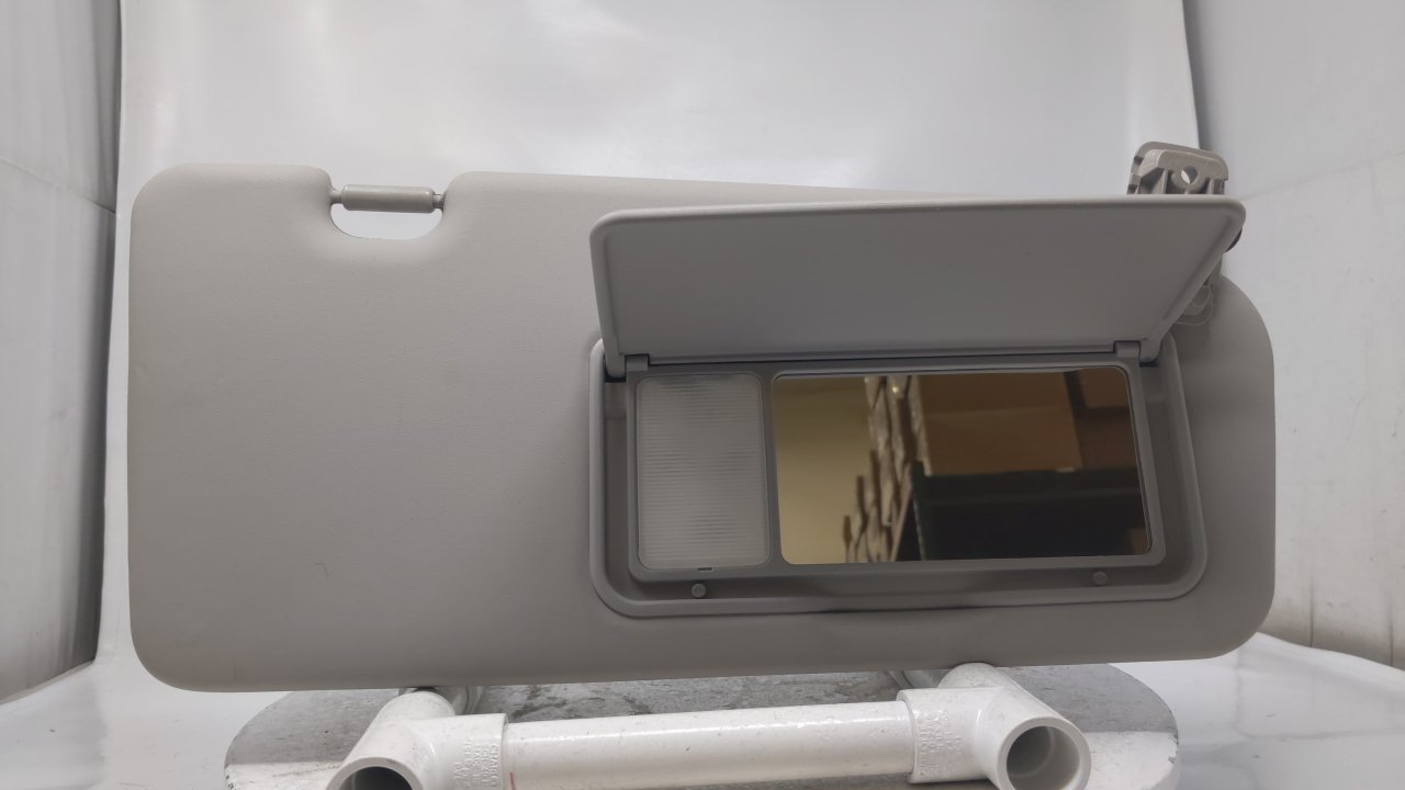 2014 Kia Sedona Passenger Sun Visor Sunvisor Shade Oem Gray R8S31B24 - Oemusedautoparts1.com