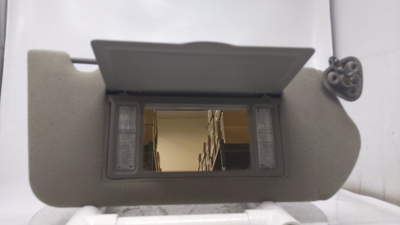 2000-2005 Chevrolet Impala Passenger Sun Visor Sunvisor Gray R8S31B24 - Oemusedautoparts1.com