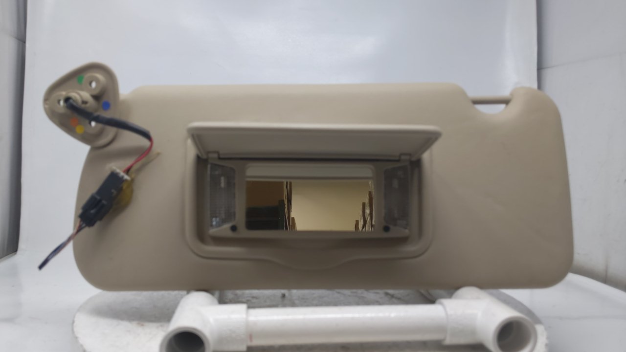 2003-2007 Cadillac Cts Driver Sun Visor Sunvisor Tan R8S32B02 - Oemusedautoparts1.com