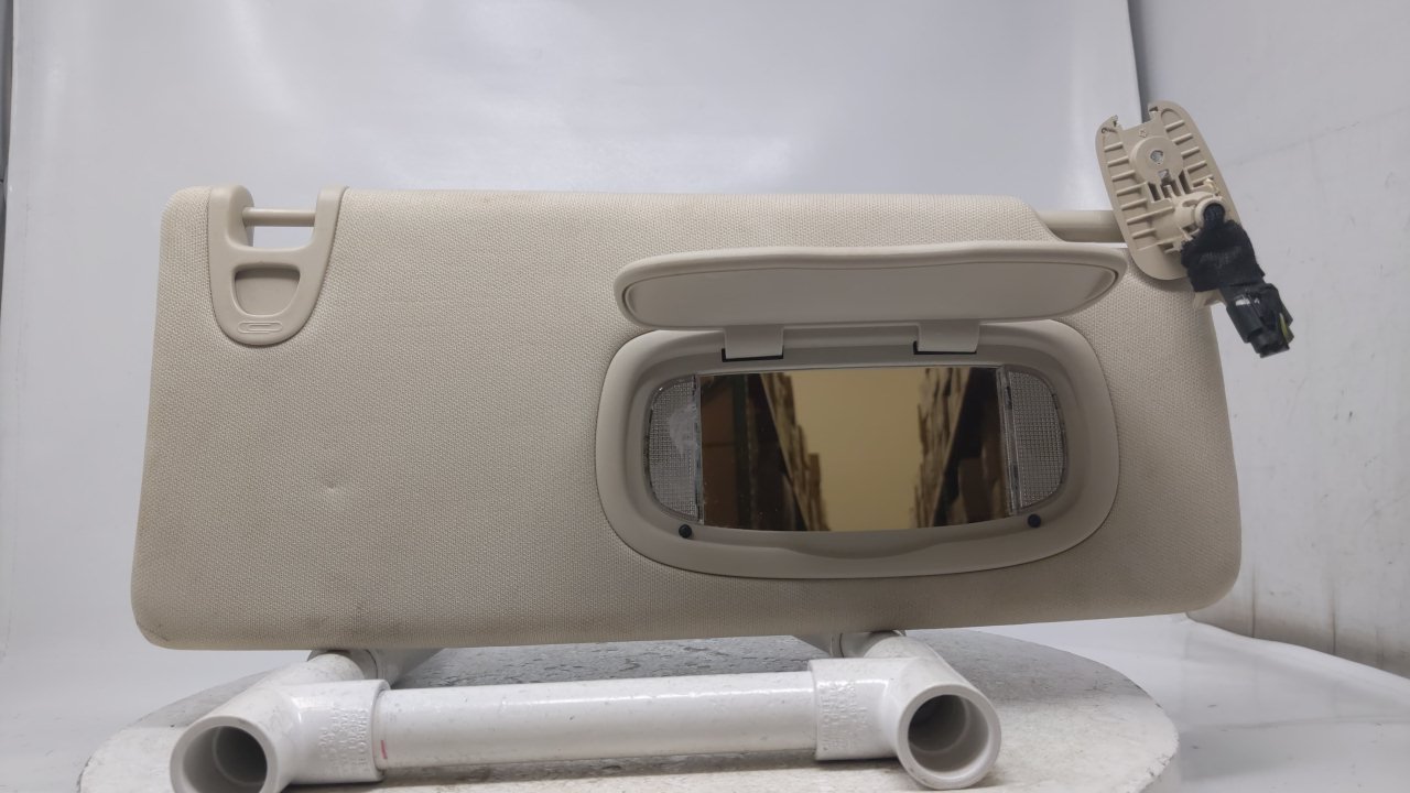 2015 Chrysler 200 Touring Passenger Sun Visor Sunvisor Shade Oem Ivory R8S32B09 - Oemusedautoparts1.com