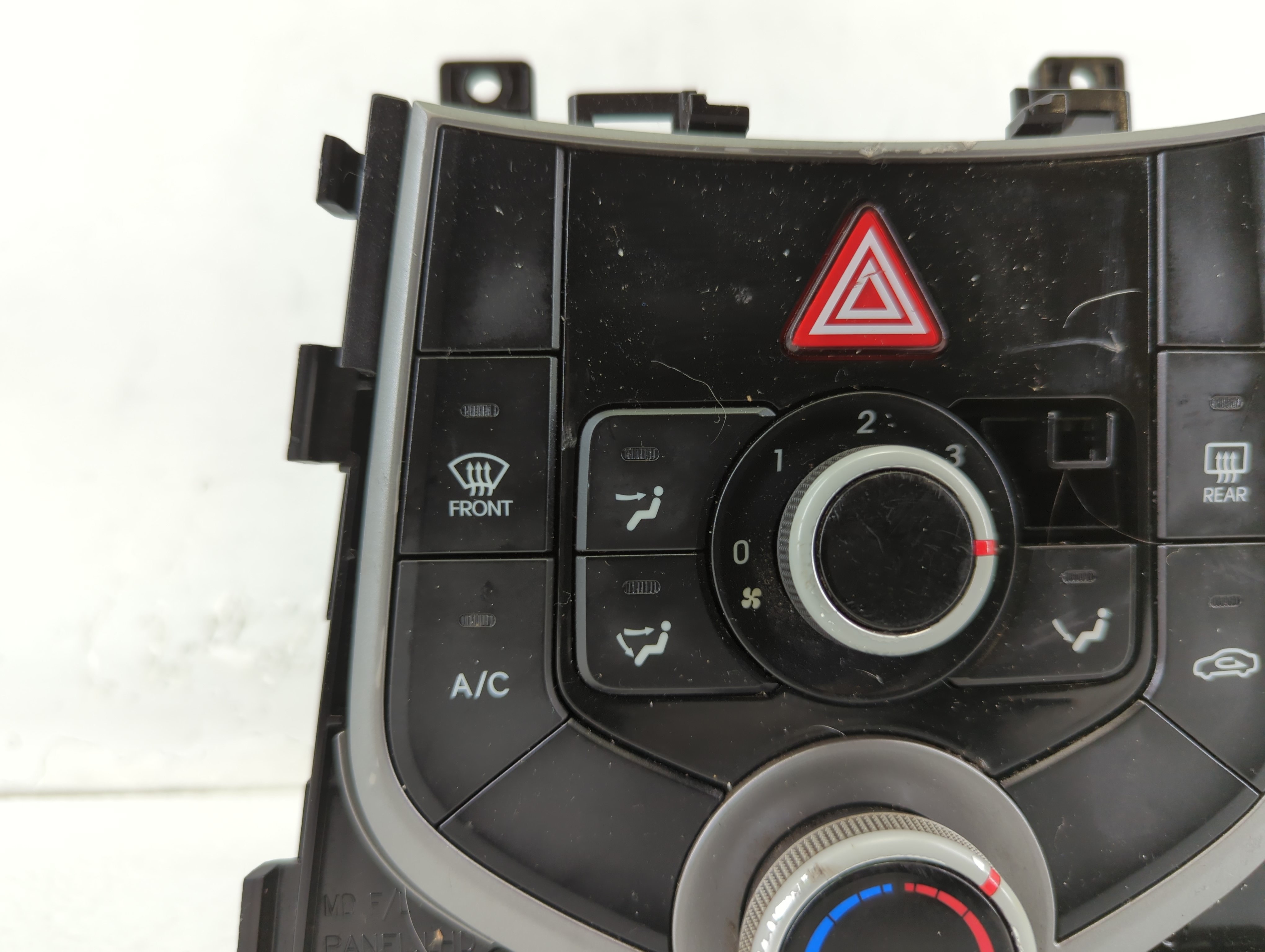 2014-2016 Hyundai Elantra Ac Heater Climate Control Temperature Oem 326976 - Oemusedautoparts1.com