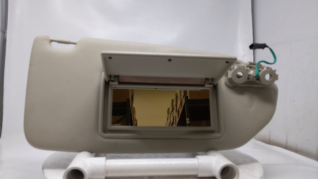 Picture of 2001 Volvo S60 Passenger Sun Visor Mirror Right Sunvisor Gray 32724
