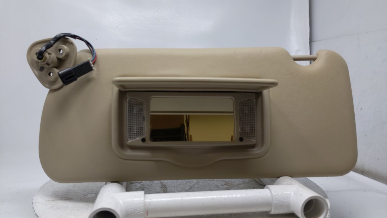 2003-2007 Cadillac Cts Driver Sun Visor Sunvisor Tan R8S32B13 - Oemusedautoparts1.com