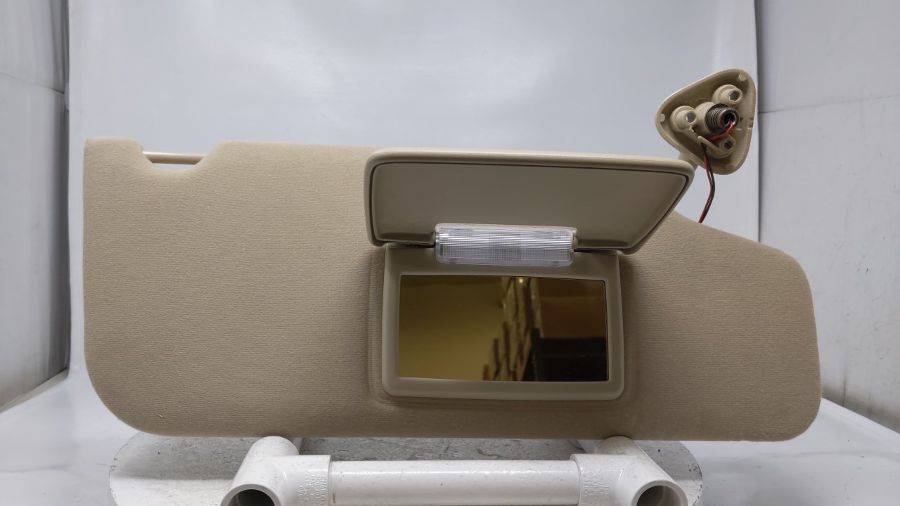 2005 Ford Five Hundred Passenger Right Sun Visor Sunvisor Tan 32777 - Oemusedautoparts1.com