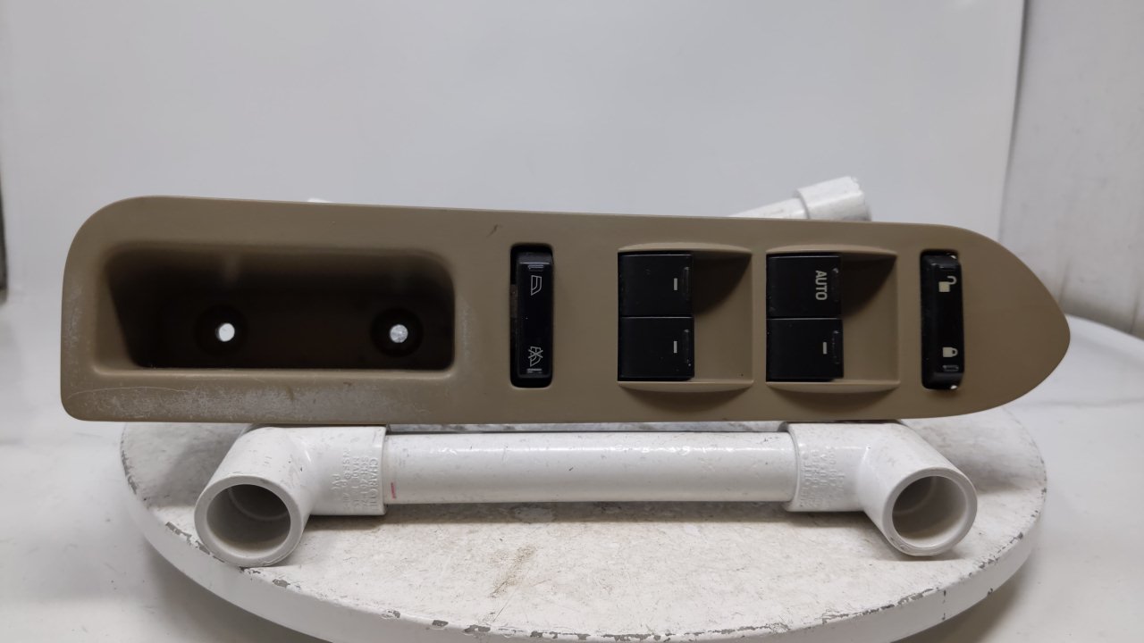 Picture of 2005 Renault Master Driver Left Door Master Power Window Switch 32801
