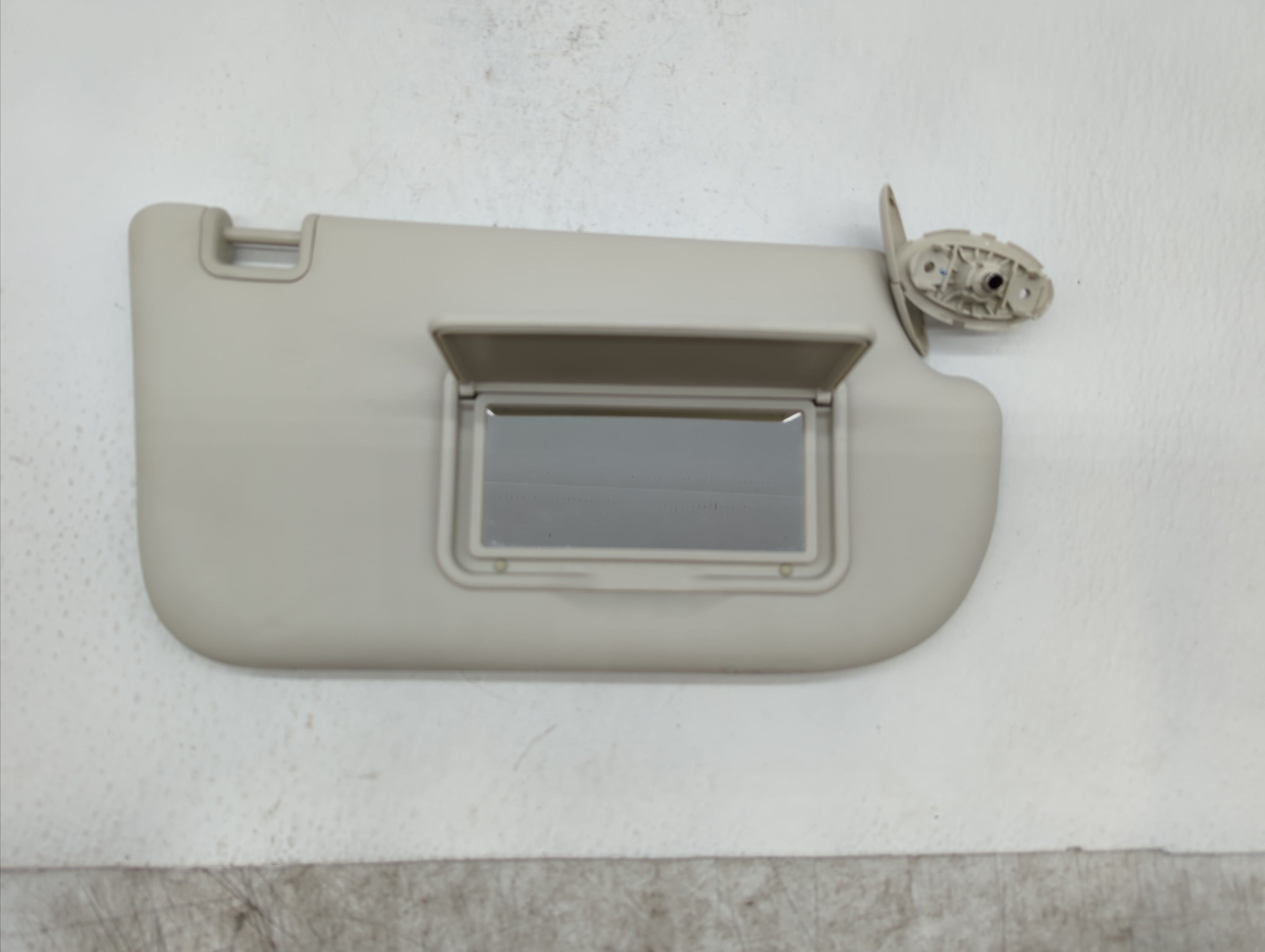 2013-2019 Ford Escape Passenger Sun Visor Mirror Right Sunvisor Ivory 328640 - Oemusedautoparts1.com