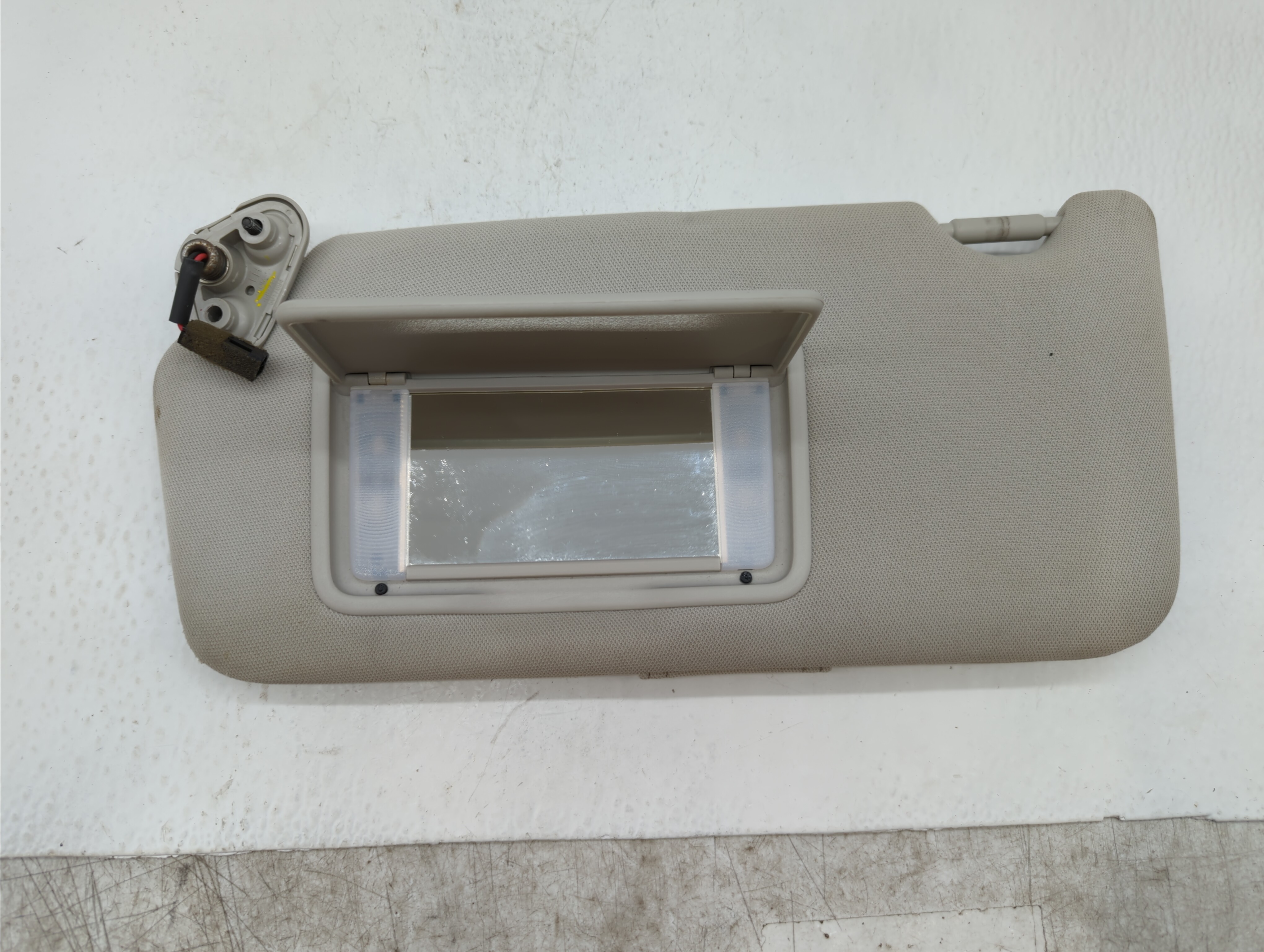 2010-2014 Subaru Legacy Driver Sun Visor Mirror Left Sunvisor Light Gray 328995 - Oemusedautoparts1.com